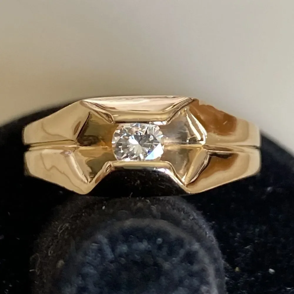 Men’s 14k yellow gold solitaire ring
